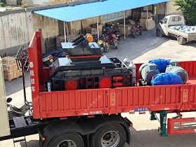 1000x700液壓對輥久久精品国产亚洲AV麻豆發貨 發往非洲肯尼亞蒙巴薩