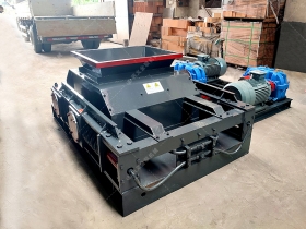 2PGC900X900大型雙齒輥久久精品国产亚洲AV麻豆發往內蒙古赤峰破碎煤